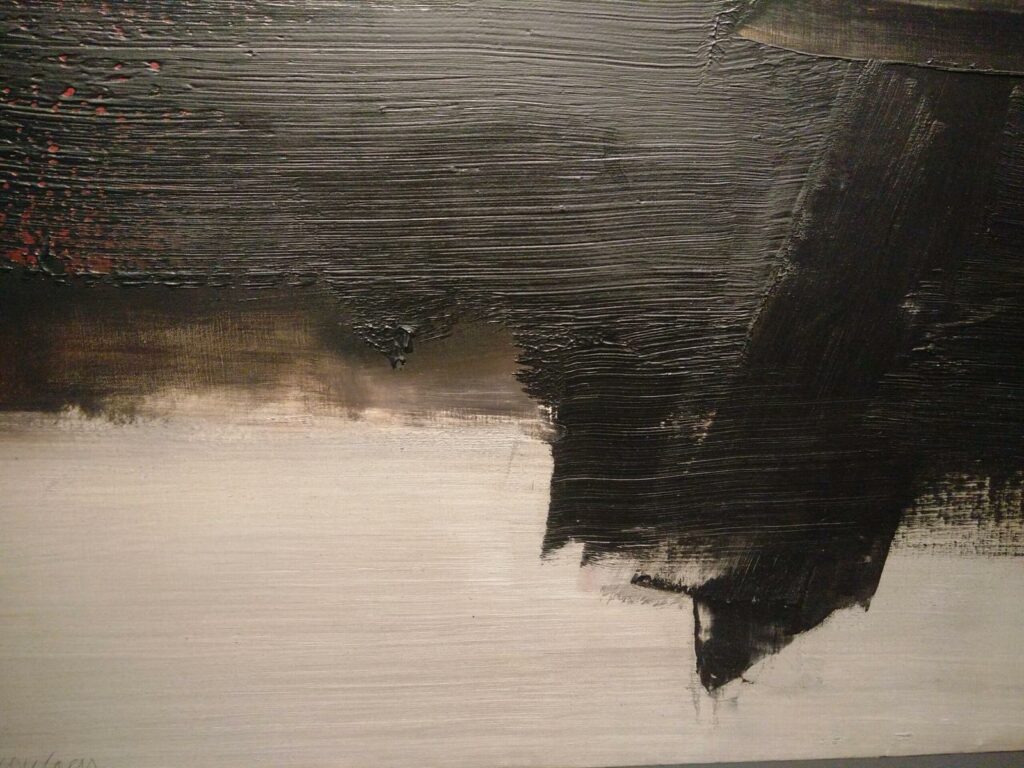Trace de peinture noire sur un fond blanc