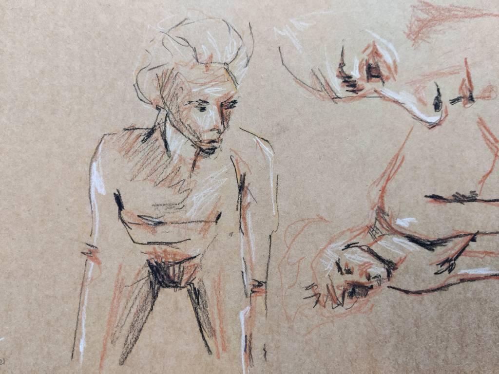 Dessin d'un homme de face à quatre pattes à la sanguine, au crayons noir et blanc. Dans un autre sens, deux autres croquis de la même série.
