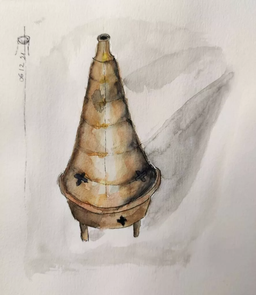 Dessin au stylo coloré à l'aquarelle d'un petit pot d'encens conique