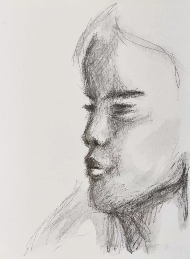 Visage de quasi profil au crayon. Les ombres sont travaillées par des hachures, les cheveux à peine esquissés.