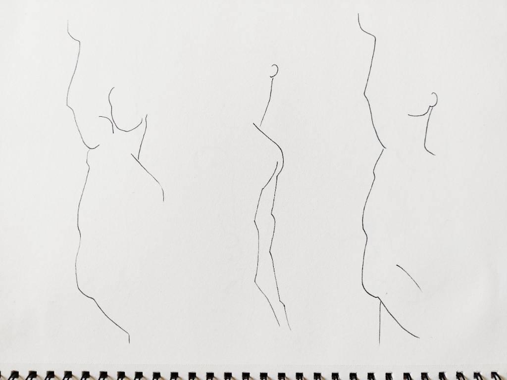 Trois silhouettes d'homme au trait fin. Sur celle du milieu, on devine son cou et son oreille, une épaule et le bras ainsi que le flanc. L'autre côté n'est pas dessiné.
Sur les deux autres silhouettes, c'est moins clair :D