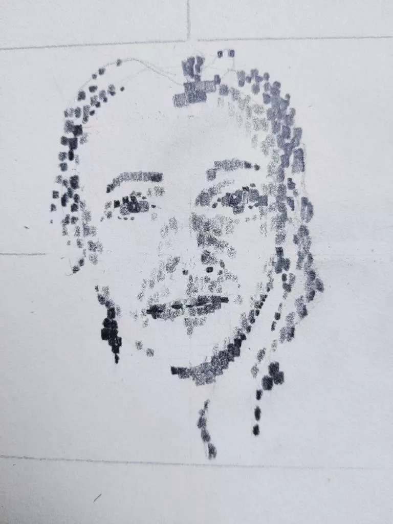 Début d'un visage de femme au crayon où chaque zone "dessinée" est un rectangle crayonné d'une intensité plus ou moins forte