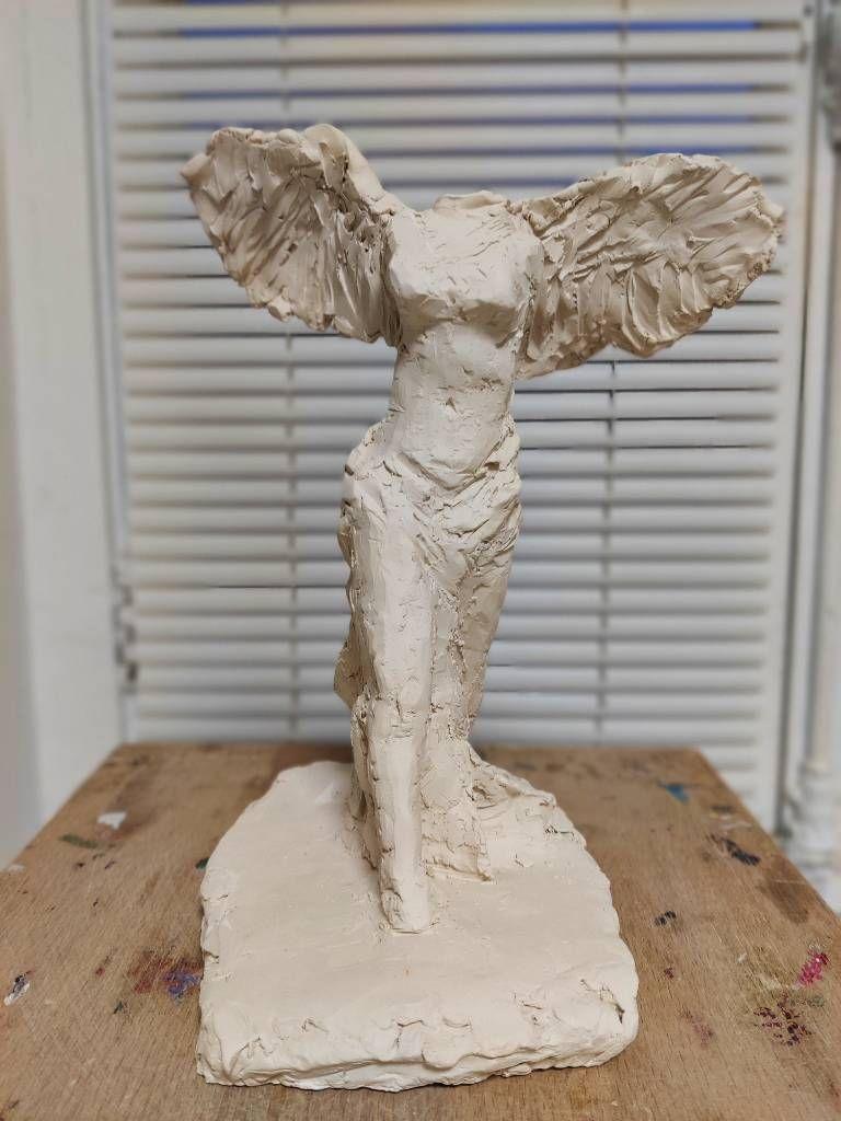Reproduction (bon, comme j'ai pu :D ) de la Victoire de Samothrace vue de face