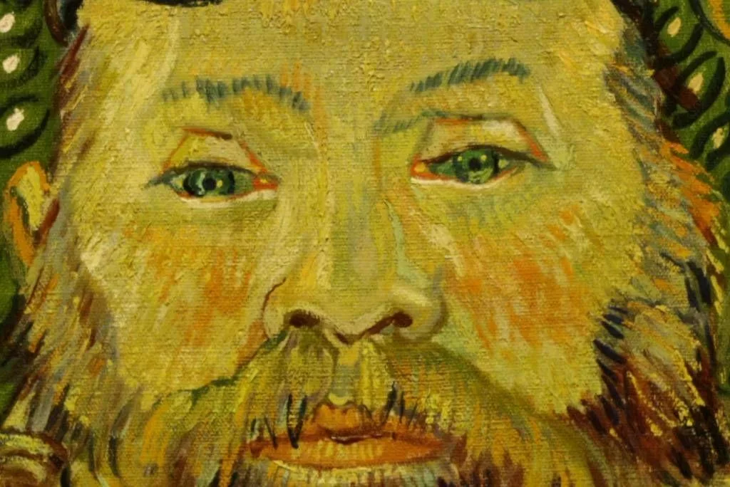 Gros plan sur le visage d'un homme moustachu