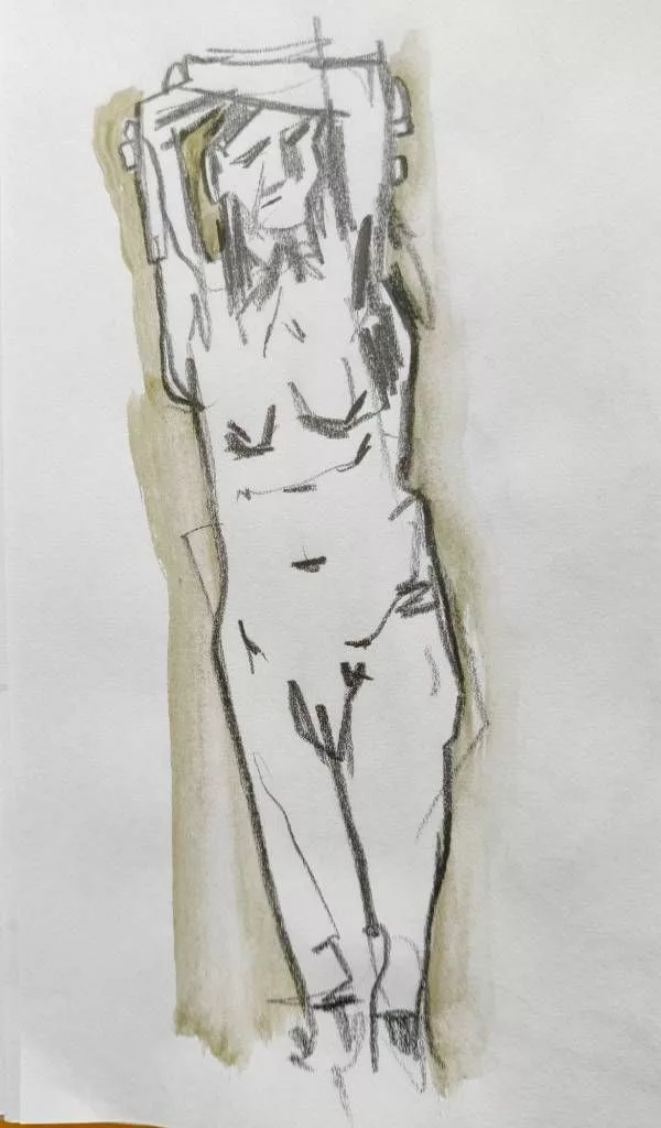 Femme debout les bras pliés – Carmen