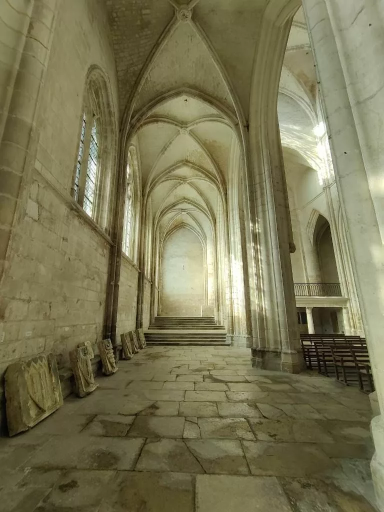 Une vue de l'intérieur d'une église