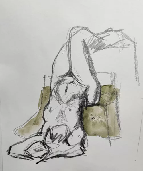 Femme tête au sol et jambes levées – Clémence