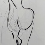 Esquisse d'une femme nue debout au feutre ; les traits sont dans l'ensemble plutôt dynamiques