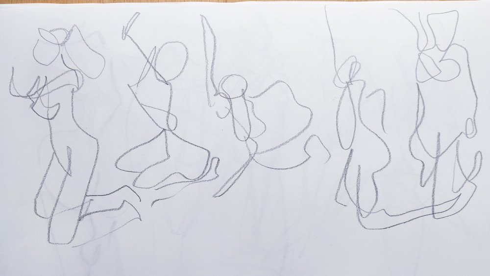 Planche de croquis d'une femme en mouvement à la mine de plomb : on devine le corps et ses différentes parties mais tout n'est pas clair, le crayon n'a pas été levé à chaque nouvelle partie du corps