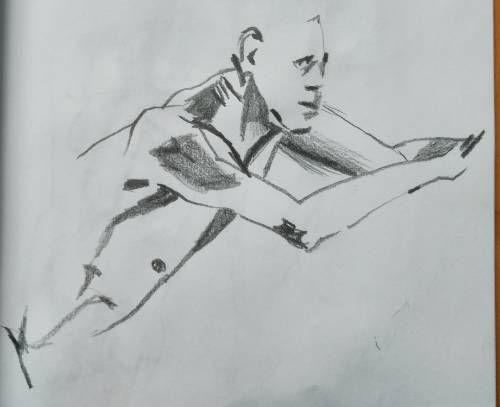 Croquis d'un homme dont on ne voit que le torse nu les bras appuyés vers l'avant à la mine de plomb