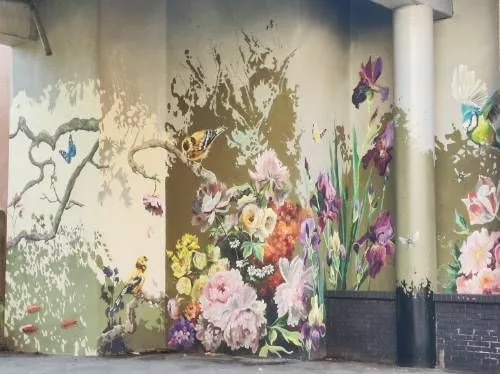 Peinture murale de fleurs, plantes, oiseaux et papillons