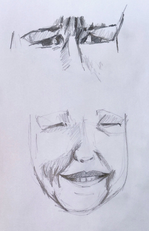 Deux croquis : le premier, que des yeux, plissés ; le deuxième, un visage souriant
