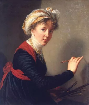 Une femme en train de peindre nous regardant ; elle semble en plein mouvement, en pleine observation
