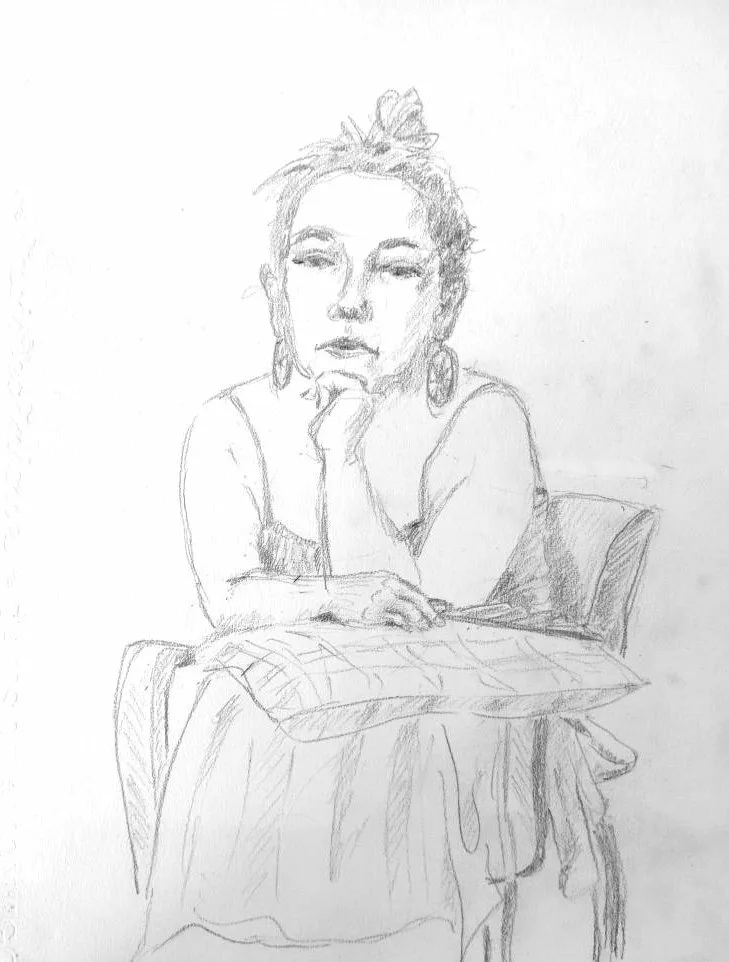 Portait d'une femme de face, assises, appuyée sur un coussin posé sur ses genoux