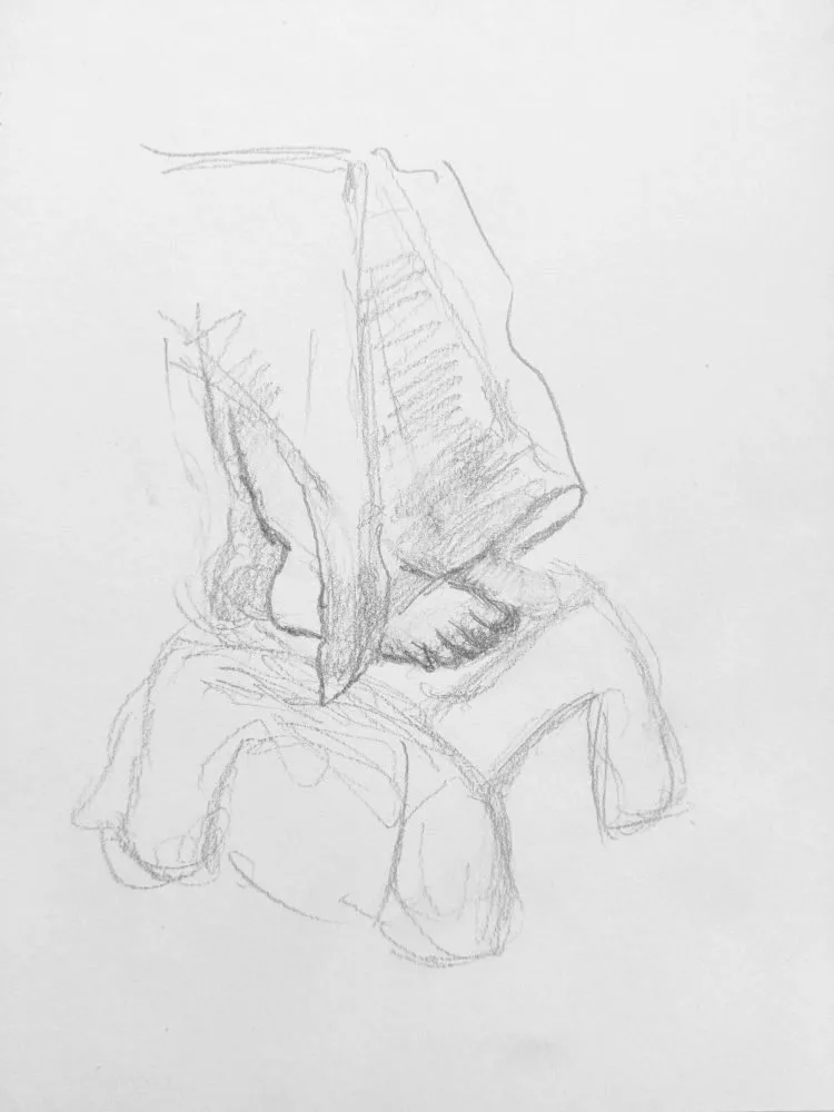 Dessin d'un pied dépassant d'une robe et posé sur un tabouret