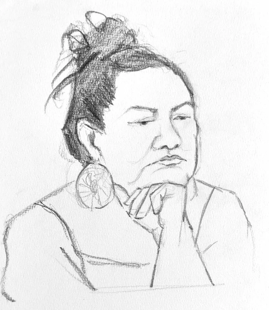 Portrait d'une femme faisant la tête, appuyée sur son le dos de sa main