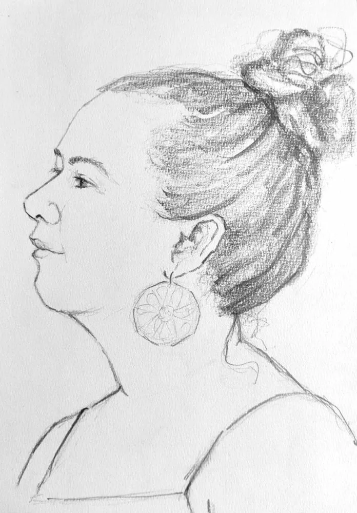 Un portrait de profil d'une femme au crayon