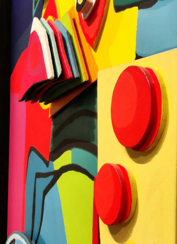 Détail d'un assemblage vu de côté : on voit différentes couches colorées de formes différentes