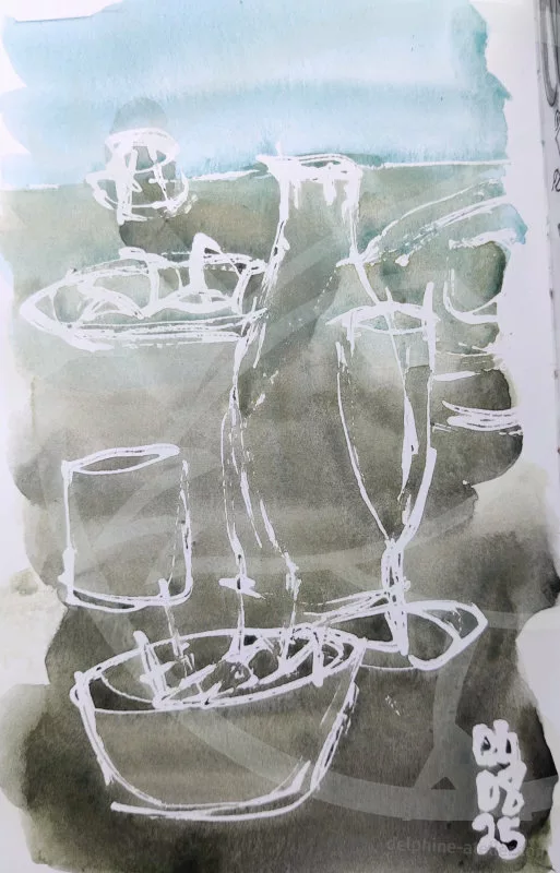 Croquis en négatif : dessin en blanc représentant de la vaisselle (en vrai, de l'apéro) sur un fond coloré à l'aquarelle