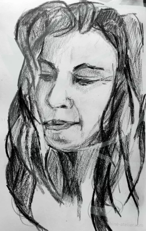Portait au crayon noir d'une femme les yeux baissés