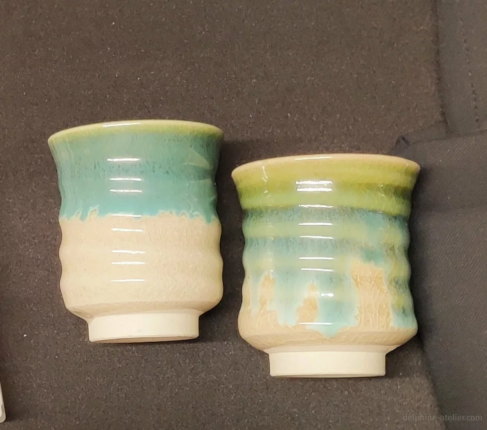 Deux très jolies tasses en céramiques émaillée