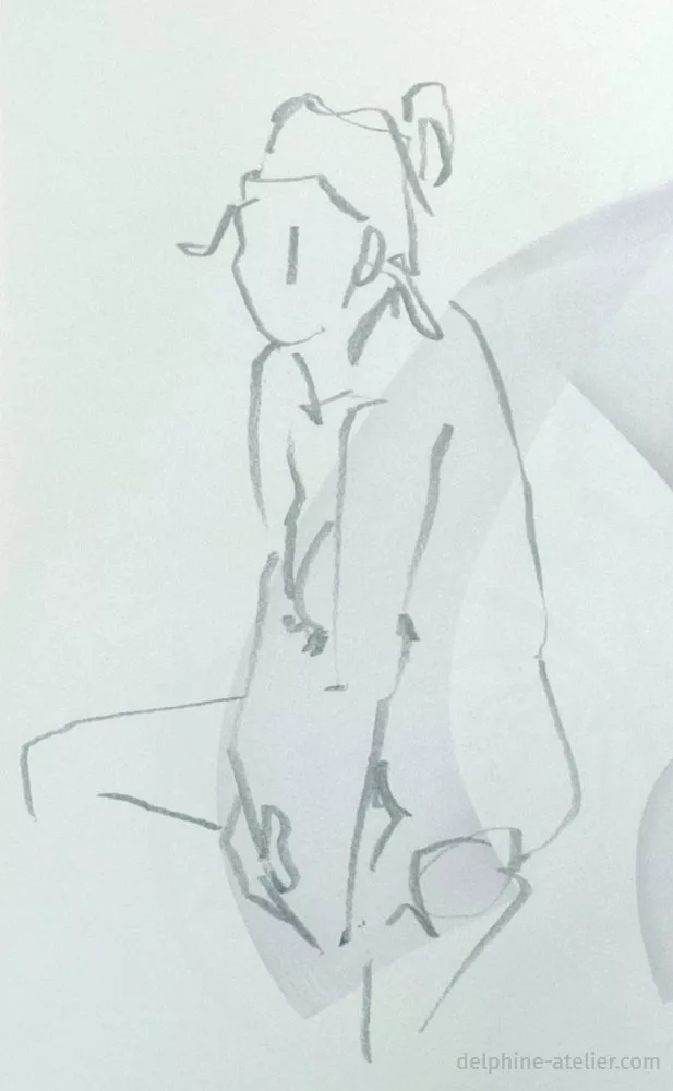 Femme assise de face