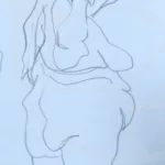 Croquis au crayon d'une femme debout de dos se tournant vers nous