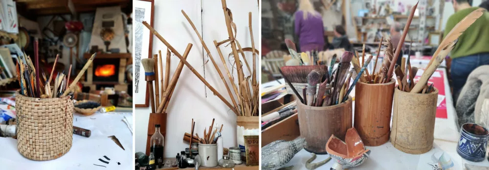 Trois photos de pots remplis de pinceaux, de calames et de plumes principalement