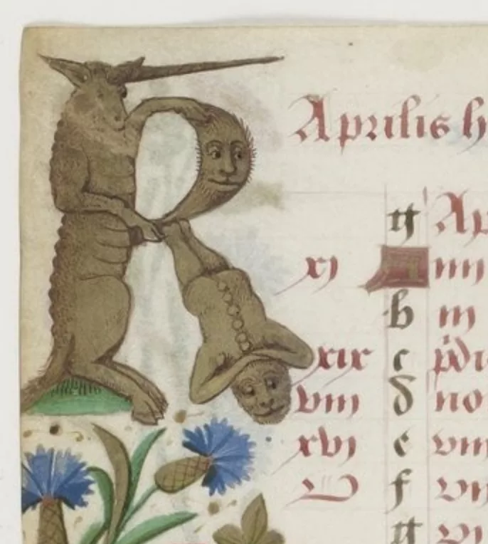 Une lettrine de manuscrit montre une licorne dressée sur ses pattes arrières tenant avec ses pattes avant deux créatures (animaux ?) ; le tout formant une forme de "R"